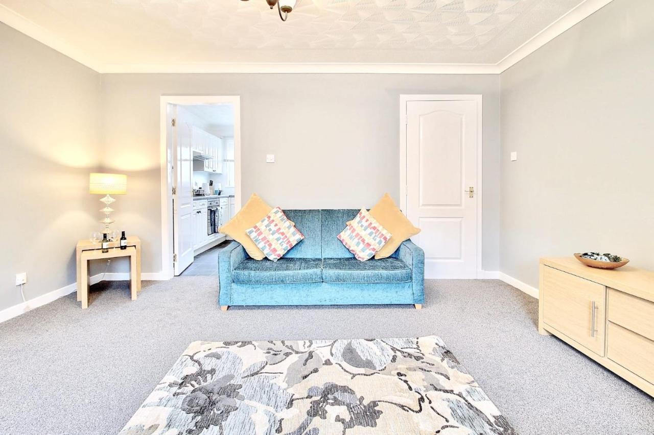 Railroad Apartment Wishaw  Luaran gambar
